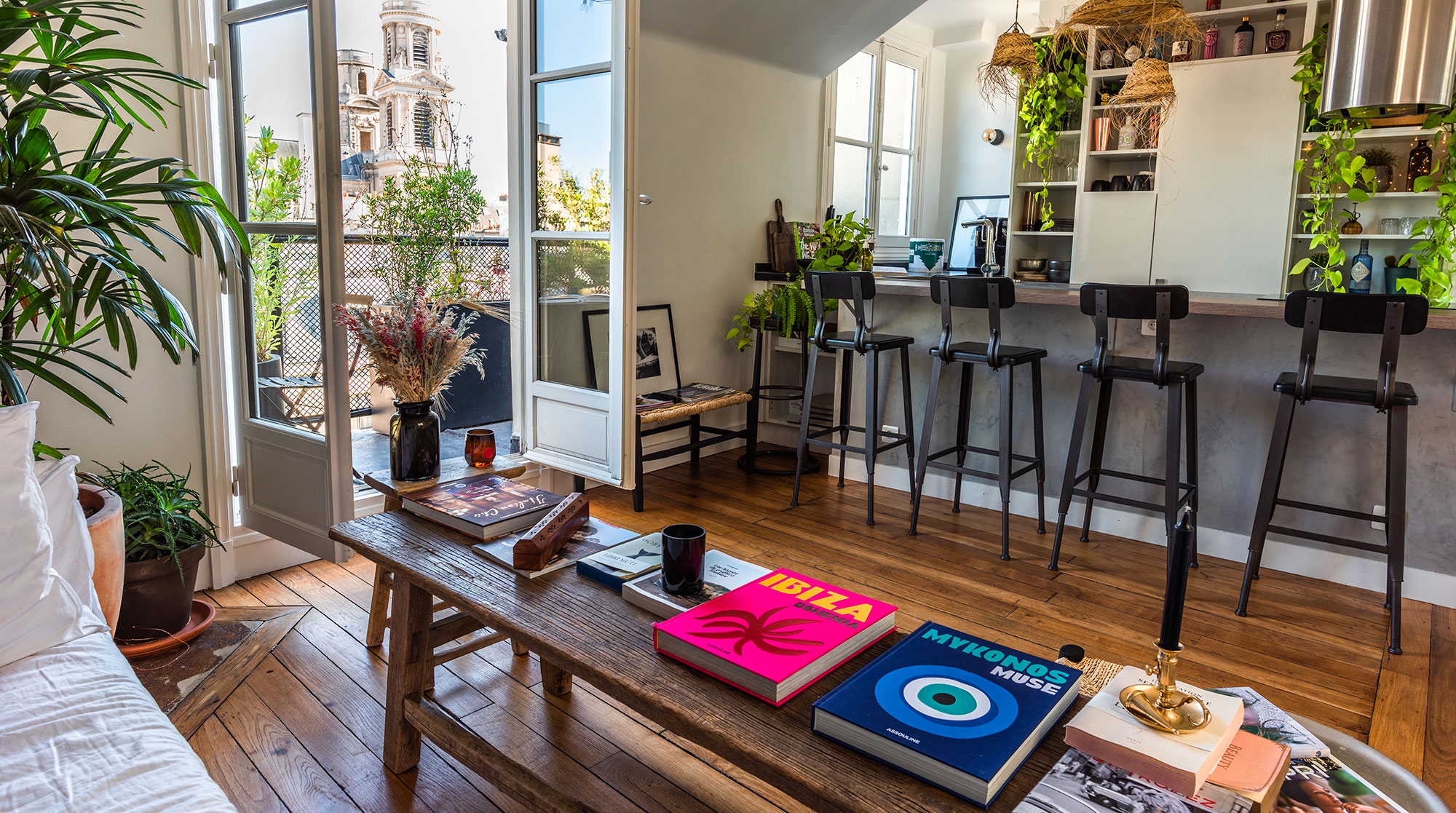 Looking for Airbnbs with Eiffel Tower Views? Plum Guide